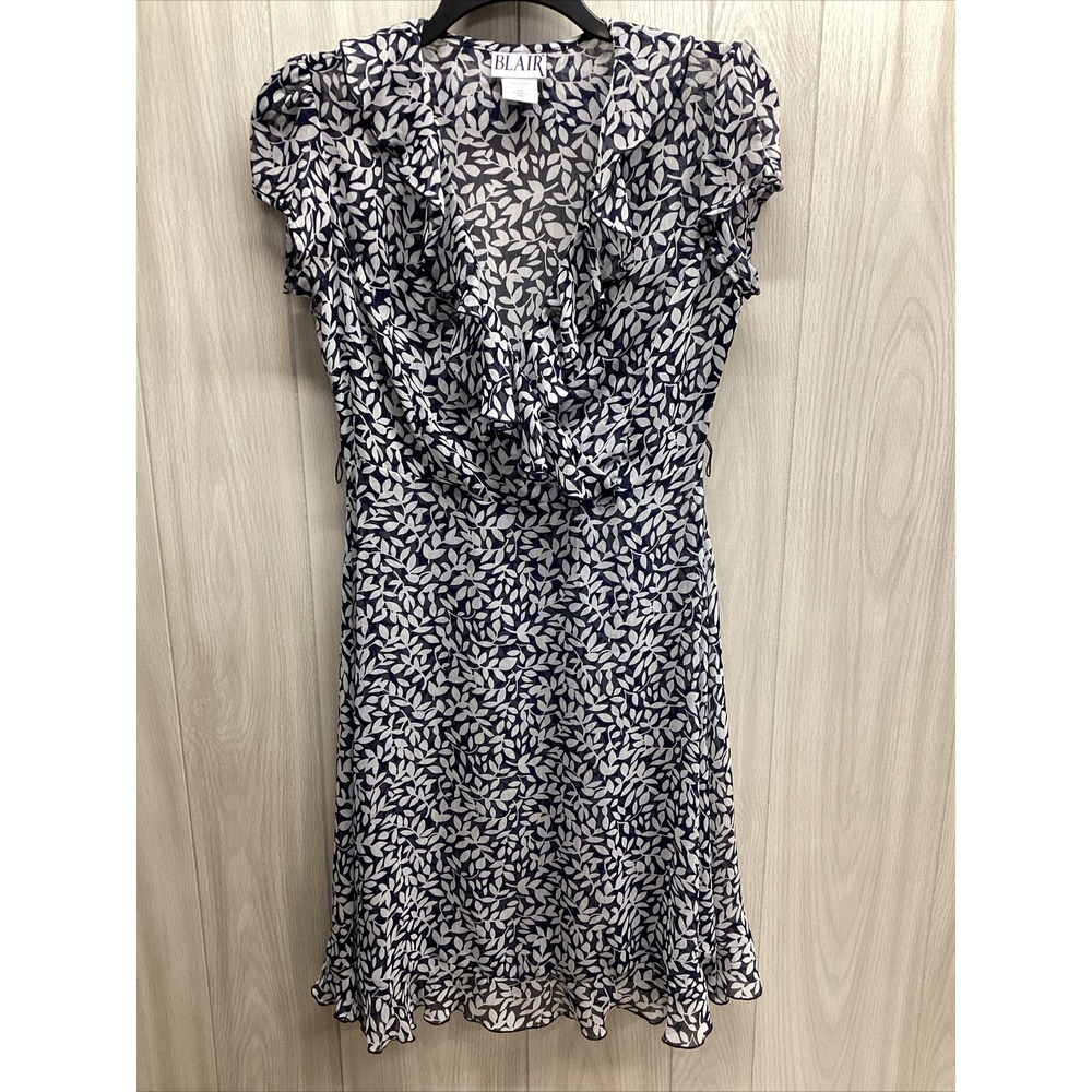 BLAIR Women's (Size 10P) Short Sleeve Ruffle Collared V-Neck Leaves‎ Dress